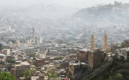 مقتل 3 طفلات وامراتين في قصف طائرة مسيرة في مقبنة بمحافظة تعز