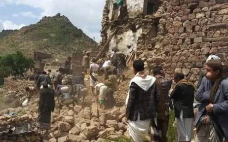 وفاة طفلين وأمهما وإصابة آخرين جراء انهيار منزل بعد أمطار غزيرة على ذمار