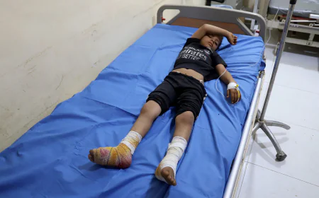 إصابة طفلين وثلاثة آخرين في انفجار لغم في الحديدة وحجة 