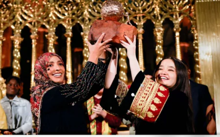 توكل كرمان تسلم الأفغانية "نيلا إبراهيمي" جائزة السلام الدولية للأطفال