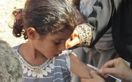 تطعيم 37 ألف  طفلا وطفلة ضد مرض الحصبة والحصبة الألمانية في الحديدة