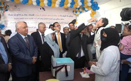 وزير الصحة يدشن الجولة الثانية من حملة التحصين ضد شلل الأطفال في عدن