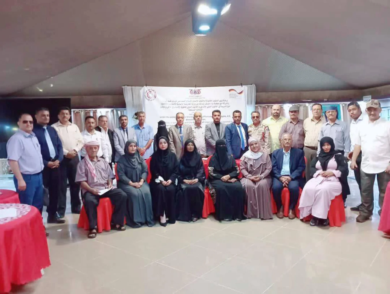 وزارة الشؤون القانونية وحقوق الإنسان تختتم دورة تدريبية حول القانون الدولي الإنساني وحقوق الإنسان في عدن